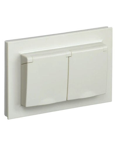 Розетка 2-местная с з/к РСбш12-3-44-БрКр бежевый BRITE (BR-R26-16-44-K10-F). Розетка с заземлением с защитными шторками и крышкой в сборе. IEK в Стерлитамаке